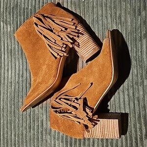 Kensie Erica open toe suede boot with fringes size 9.5